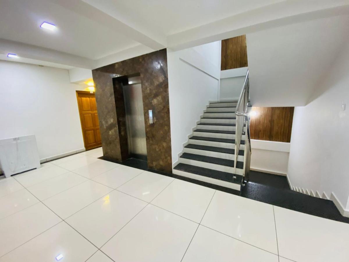 Hotel Nujoom Rooms & Apartments Kochi Екстер'єр фото